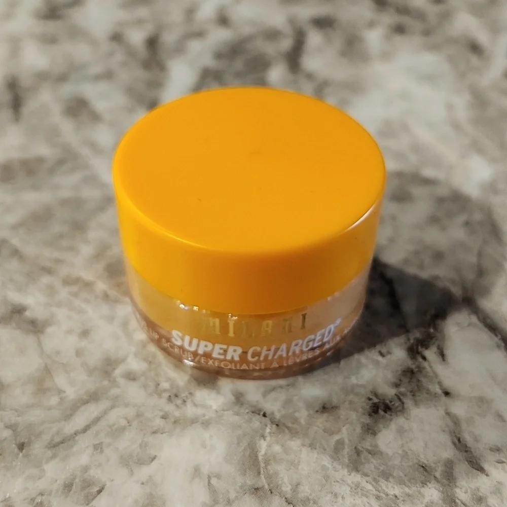 MILANI Supercharged Lip Scrub